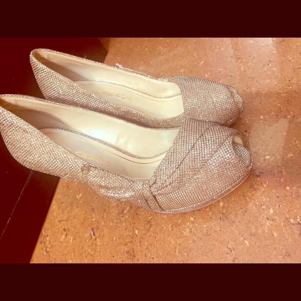 Caparos Size 8 heels